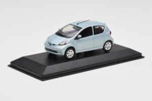 Toyota Aygo Light Blue Metallic Minichamps 1:43 TOYOTA012 Metaal — afbeelding 2 van 4