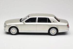 Toyota Century Silver Metallic Kyosho 1:18 KSR18036S Metaal — afbeelding 3 van 6