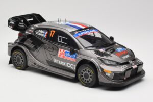 Toyota GR Yaris Rally1 #17 Toyota Gazoo Racing WRT S. Ogier / V. Landais Rally Finland 2024 IXO 1:18 18RMC216 Metaal — afbeelding 4 van 6