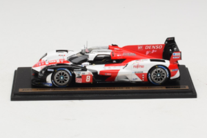 Toyota GR010 Hybrid Hypercar #8 S. Buemi / B. Hartley / R. Hirakawa Toyota Gazoo Racing 24 Hours of Le Mans 2023 Spark 1:43 T — afbeelding 2 van 4