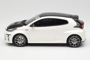 Toyota GRMN Yaris Rally Package Wit Otto 1:18 OT1071 Hars — afbeelding 3 van 6