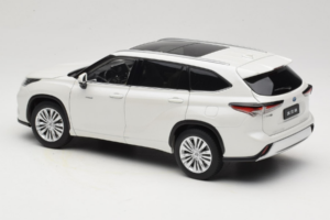 Toyota Highlander XU70 Wit OEM 1:18 26071-2011 Metaal — afbeelding 7 van 8
