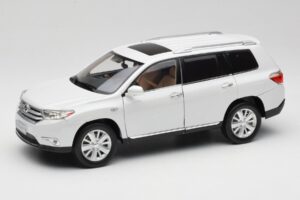 Toyota Highlander XU40 Wit Paudi Model 1:18 2043612-W1 Metaal