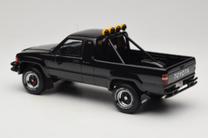 Toyota Hilux N60 SR5 Pickup Zwart Otto 1:18 OT481B Hars — afbeelding 5 van 6