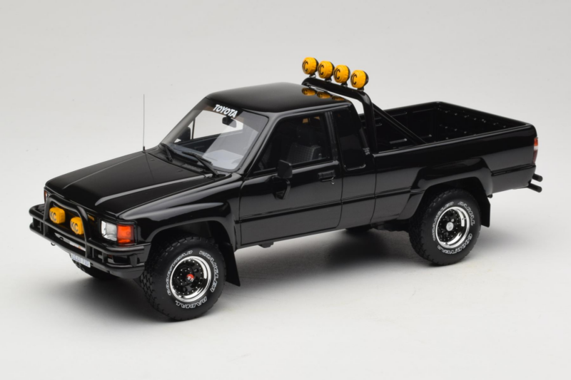 Toyota Hilux N60 SR5 Pickup Zwart Otto 1:18 OT481B Hars