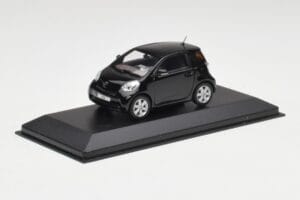 Toyota iQ Zwart Mica Minichamps 1:43 403166803 Metaal — afbeelding 2 van 4