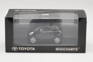 Toyota iQ Zwart Mica Minichamps 1:43 403166803 Metaal — afbeelding 4 van 4
