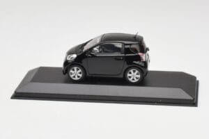Toyota iQ Zwart Mica Minichamps 1:43 403166803 Metaal