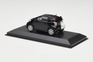 Toyota iQ Zwart & Wit Geneva Motor Show 2009 Minichamps 1:43 400166801 Metaal — afbeelding 3 van 4