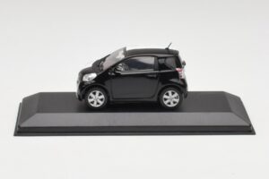 Toyota iQ Zwart & Wit Geneva Motor Show 2009 Minichamps 1:43 400166801 Metaal