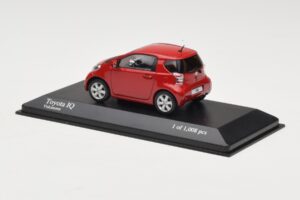 Toyota iQ Rood Minichamps 1:43 400166800 Metaal — afbeelding 3 van 4
