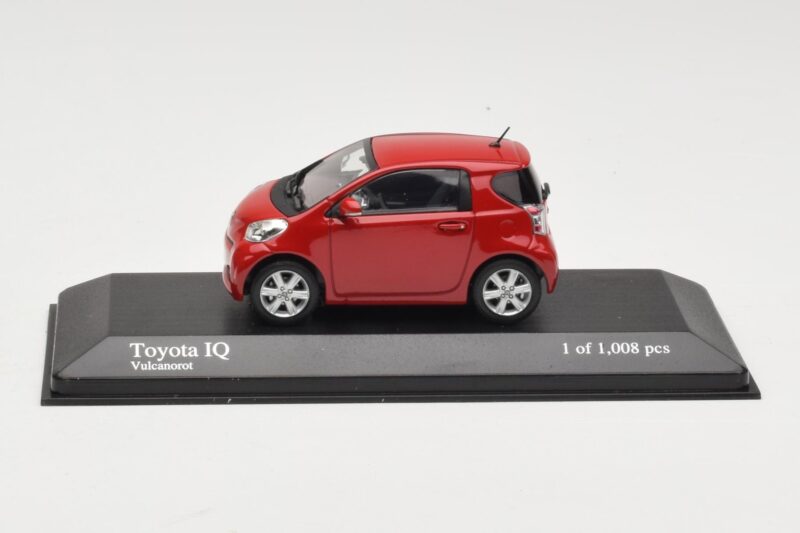 Toyota iQ Rood Minichamps 1:43 400166800 Metaal