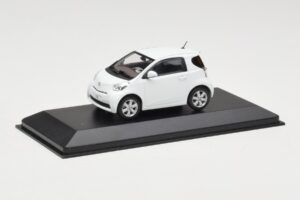 Toyota iQ Wit Minichamps 1:43 TOYOTA009 Metaal — afbeelding 2 van 4