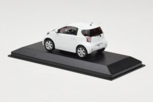 Toyota iQ Wit Minichamps 1:43 TOYOTA009 Metaal — afbeelding 3 van 4