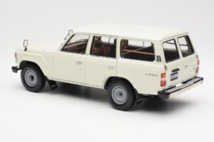 Toyota Land Cruiser J60 Wit Kyosho 1:18 08956W Metaal — afbeelding 7 van 8