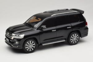 Toyota Land Cruiser LC200 Zwart Kengfai 1:18 KF024-13 Metaal
