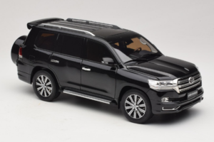 Toyota Land Cruiser LC200 Zwart Kengfai 1:18 KF024-13 Metaal — afbeelding 6 van 8