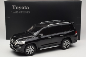 Toyota Land Cruiser LC200 Zwart Kengfai 1:18 KF024-13 Metaal — afbeelding 8 van 8