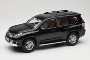 Toyota Land Cruiser Prado J150 Zwart Paudi Model 1:18 623132-BK Metaal