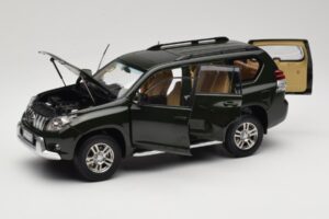 Toyota Land Cruiser Prado J150 Groen Paudi Model 1:18 623132-GR Metaal — afbeelding 2 van 8