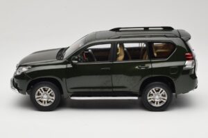 Toyota Land Cruiser Prado J150 Groen Paudi Model 1:18 623132-GR Metaal — afbeelding 4 van 8