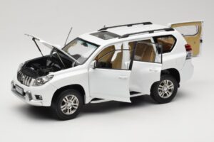 Toyota Land Cruiser Prado J150 Wit Paudi Model 1:18 623132-WH Metaal — afbeelding 2 van 8