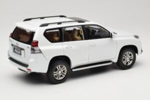 Toyota Land Cruiser Prado J150 Wit Paudi Model 1:18 623132-WH Metaal — afbeelding 3 van 8