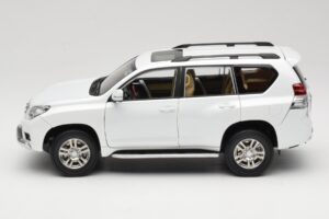 Toyota Land Cruiser Prado J150 Wit Paudi Model 1:18 623132-WH Metaal — afbeelding 4 van 8