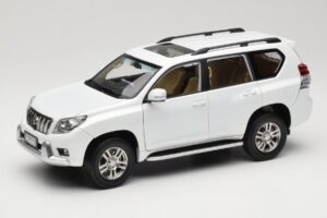 Toyota Land Cruiser Prado J150 Wit Paudi Model 1:18 623132-WH Metaal