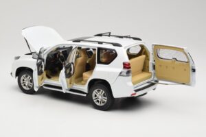 Toyota Land Cruiser Prado J150 Wit Paudi Model 1:18 623132-WH Metaal — afbeelding 5 van 8