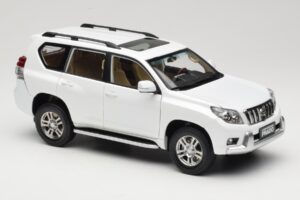 Toyota Land Cruiser Prado J150 Wit Paudi Model 1:18 623132-WH Metaal — afbeelding 6 van 8