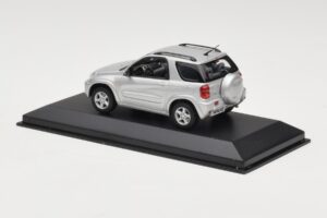 Toyota RAV4 XA20 Zilver Licht Interieur Minichamps 1:43 31434205 Metaal — afbeelding 3 van 4