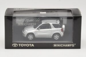 Toyota RAV4 XA20 Zilver Licht Interieur Minichamps 1:43 31434205 Metaal — afbeelding 4 van 4