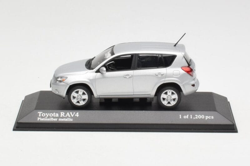 Toyota RAV4 XA30 Zilver Minichamps 1:43 400166570 Metaal
