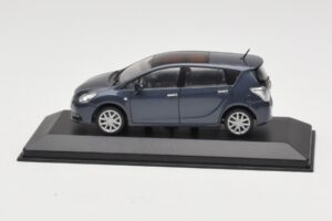 Toyota Verso Grey Metallic Minichamps 1:43 TOYOTA011 Metaal