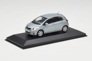 Toyota Yaris Mk2 Glacier Blauw Minichamps 1:43 TOYOTA001 Metaal — afbeelding 2 van 4