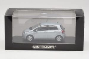 Toyota Yaris Mk2 Glacier Blauw Minichamps 1:43 TOYOTA001 Metaal — afbeelding 4 van 4