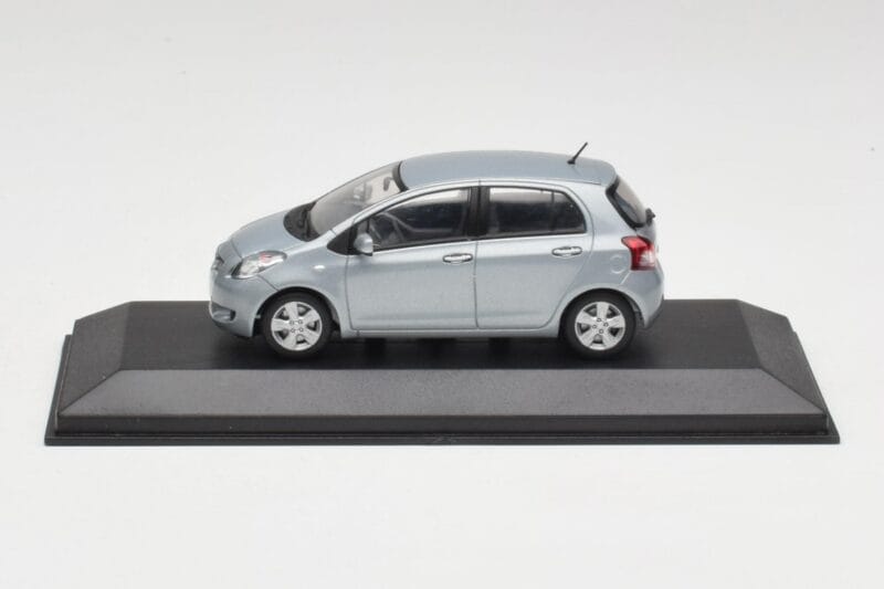 Toyota Yaris Mk2 Glacier Blauw Minichamps 1:43 TOYOTA001 Metaal
