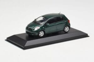 Toyota Yaris XP10 Oxford Green Minichamps 1:43 400166501 Metaal — afbeelding 2 van 4