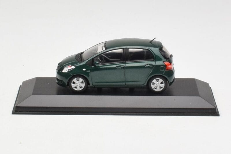 Toyota Yaris XP10 Oxford Green Minichamps 1:43 Toyota Yaris XP10 Oxford Green Minichamps 1:43 400166501 Metaal