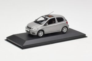 Toyota Yaris XP10 TS Grijs Minichamps 1:43 TOYOTA007 Metaal — afbeelding 3 van 3