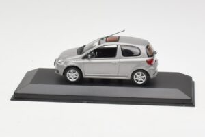 Toyota Yaris XP10 TS Grijs Minichamps 1:43 TOYOTA007 Metaal