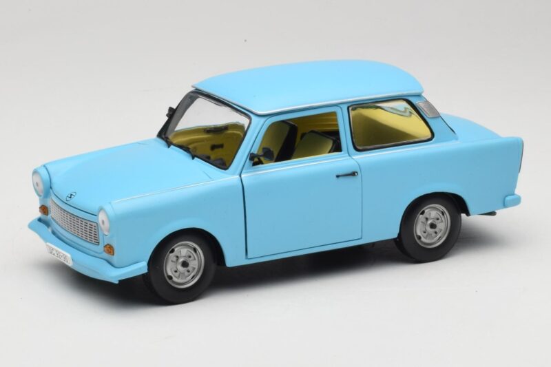 Trabant 601 Blauw Sun Star 1:18 4290 Metaal