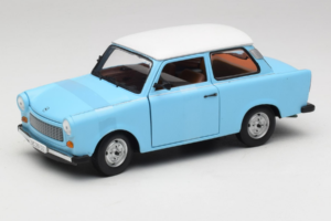 Trabant 601 Deluxe Blauw Wit Sun Star 1:18 4286 Metaal