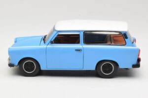 Trabant 601 Stationwagen Blauw Sun Star 1:18 4272 Metaal — afbeelding 4 van 8