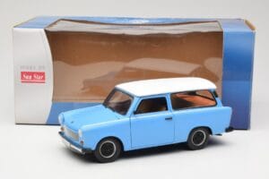 Trabant 601 Stationwagen Blauw Sun Star 1:18 4272 Metaal — afbeelding 8 van 8