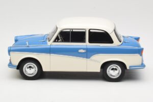 Trabant P50 Lichtblauw Crème BoS Models 1:18 BOS035 Hars — afbeelding 3 van 6