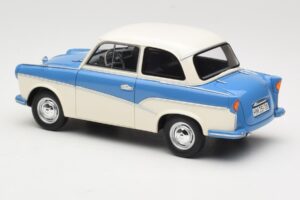 Trabant P50 Lichtblauw Crème BoS Models 1:18 BOS035 Hars — afbeelding 5 van 6