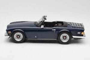 Triumph TR6 PI Donkerblauw Minichamps 1:18 155132032 Metaal — afbeelding 3 van 6