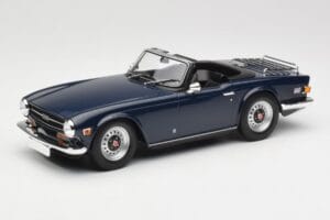 Triumph TR6 PI Donkerblauw Minichamps 1:18 155132032 Metaal